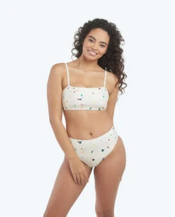 The Oasis Bikini Top - Small Scatter Stars In White Sand 11 The Oasis Bikini Top - Small Scatter Stars In White Sand -Summersalt Shop 1 ModelFront 6b9f5f5f 083f 4e2a 9e07 96eca541f780