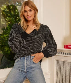 The Luxe Cashmere Blend Mix Stitch Sweater - Sea Urchin & Dune -Summersalt Shop 1 ModelFront 946672a7 6dd6 4ad4 b0e9 66eb69c32f36