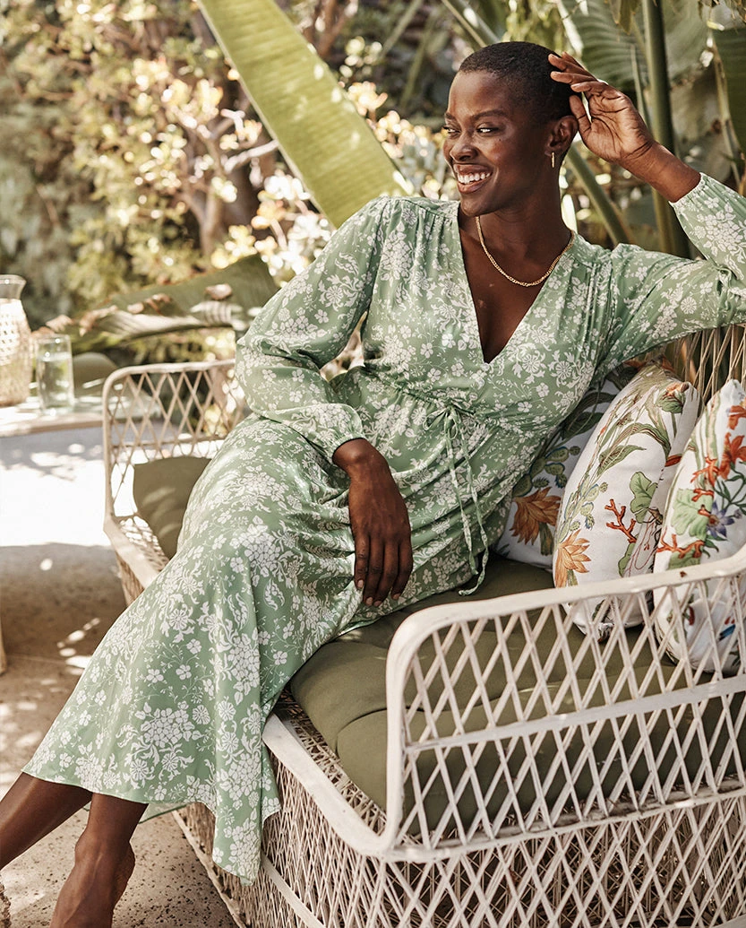 The Cinched Waist Caftan Dress - Vintage Floral In Ivy 2 The Cinched Waist Caftan Dress - Vintage Floral In Ivy - Image 2