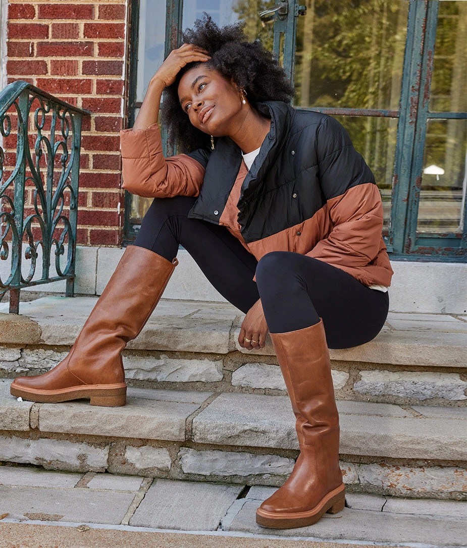 The Colorblock Eco Puffer Jacket - Sea Urchin & Praline 2 The Colorblock Eco Puffer Jacket - Sea Urchin & Praline - Image 2