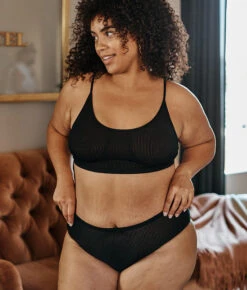 The Feel Free Adjustable Bralette - Sea Urchin -Summersalt Shop 2 ModelBack 0e77945f f2ab 4050 ad77 6babac0a1ba8