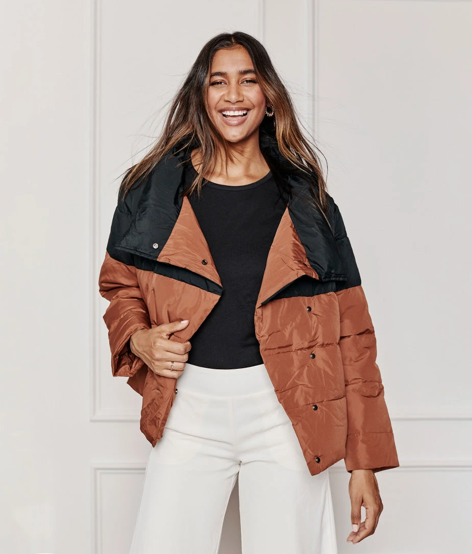 The Colorblock Eco Puffer Jacket - Sea Urchin & Praline 5 The Colorblock Eco Puffer Jacket - Sea Urchin & Praline - Image 5