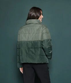 The Colorblock Eco Puffer Jacket - Olive & Eden -Summersalt Shop 2 ModelBack d5613a56 aa4d 4b82 b931 0d0cece0afb1