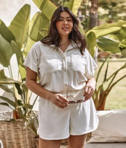 The Towel Terry Button-Down Shirt - White Sand -Summersalt Shop 3 ModelBack2 d6eceb23 aa63 419c 9aea ffdefec46d1d