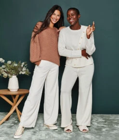 The Luxe Cashmere Blend Sweater Pant - White Sand -Summersalt Shop 3 ModelFullBody 026d4036 c220 4f37 a6f6 8d38aefa1176