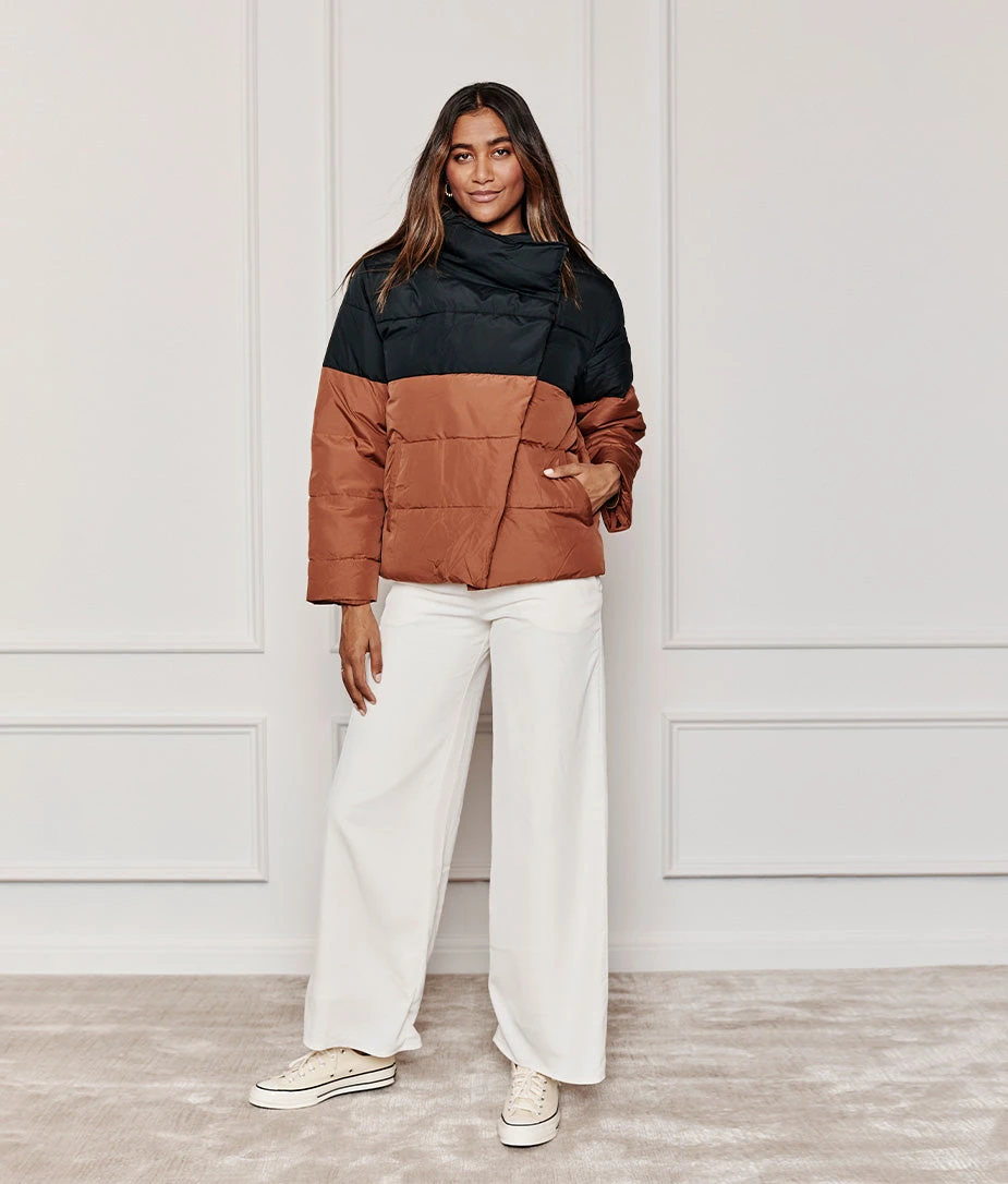 The Colorblock Eco Puffer Jacket - Sea Urchin & Praline 6 The Colorblock Eco Puffer Jacket - Sea Urchin & Praline - Image 6