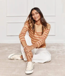 The Luxe Pima Long Sleeve Tee - Toffee & Lava Stripe -Summersalt Shop 3 ModelFullBody 5a9ef953 9257 4efd 975a cb136f6a2ce0
