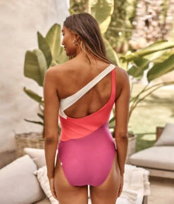 The Long Torso Sidestroke - Spritz & Summer Berry & White Sand -Summersalt Shop 3 ModelFullBody 629e3e0c e056 4bb8 b702 5ef0ff5a0cc6