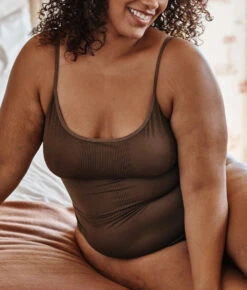 The Feel Free Adjustable Camisole - Clay -Summersalt Shop 3 ModelFullBody 87823a20 5a4f 4926 b78c d132015e482e