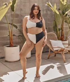 The Split High Leg High Rise Bikini Bottom - Sea Urchin & White Sand -Summersalt Shop 3 ModelFullBody aaea8283 ced9 4797 8d0f b04f8b1b8bae