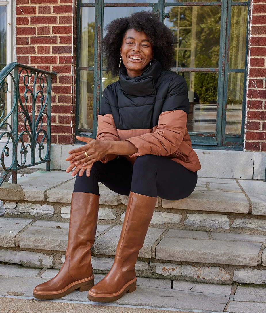 The Colorblock Eco Puffer Jacket - Sea Urchin & Praline 3 The Colorblock Eco Puffer Jacket - Sea Urchin & Praline - Image 3