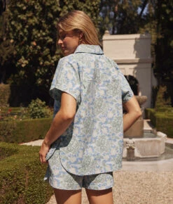 The Poolside Poplin Button-Down Shirt - Secret Garden In Powder Blue & Sage -Summersalt Shop 4 ModelDetail 2f32db78 15d2 40f9 84d5 cae49b606b27