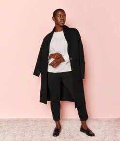 The Perfect Smocked Cotton Top - White Sand 9 The Perfect Smocked Cotton Top - White Sand -Summersalt Shop 4 ModelDetail 54dd061e bde7 49eb b7a8 6494d8b3495f