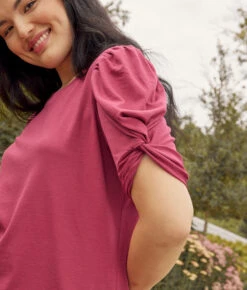 The Luxe Pima Twist-Sleeve T-Shirt Dress - Currant -Summersalt Shop 4 ModelDetail ac601124 240a 4e0f a787 40b3d4696b82