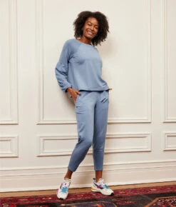 The Softest French Terry Tie-Waist Pant - Slate -Summersalt Shop 4 ModelDetail cce0bff5 4dc8 4d03 9745 efd3a1ca8534