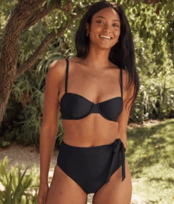 The Side-Tie High Leg High Rise Bottoms - Sea Urchin -Summersalt Shop 5 ExtraProductShot 66381d26 7f04 46f5 b41b 9b3cc3cbade9