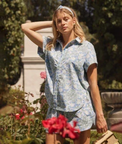 The Poolside Poplin Button-Down Shirt - Secret Garden In Powder Blue & Sage -Summersalt Shop 5 ExtraProductShot 70ec102c 544a 4c5a 87a1 f8e163a722ce