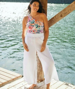 The Cloud Gauze Wide-Leg Pants - White Sand -Summersalt Shop CloudGauzeWide LegPantsWhiteSandLifestyle