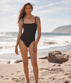 The Eyelet Ruffle Oasis - Sea Urchin