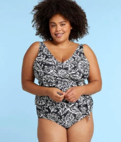 The High Leg High Rise Bottom - Batik In Sea Urchin & White Sand 8 The High Leg High Rise Bottom - Batik In Sea Urchin & White Sand -Summersalt Shop HighLegHighRiseBottomBatikinSeaUrchin WhiteSandFront1