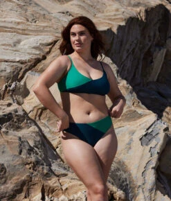 The Diagonal Mid Rise Bottom - Seaglass & Seaweed -Summersalt Shop MarinaBikiniBottom SeaweedSeaglass Lifestyle2