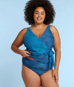 The Perfect Wrap Tankini - Mixed Gingham In Calypso & Deep Sea -Summersalt Shop PWTankiniTopMixedGinghaminDeepSea CalypsoFront2 1d263eaf c5af 448b 9ae0 56d62ee6e9e6