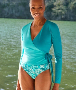 The Perfect Wrap Long Sleeve Cover-Up - Seafoam & Harbor -Summersalt Shop PerfectWrapLongSleeveCover UpSeaFoam HarborLifestyle